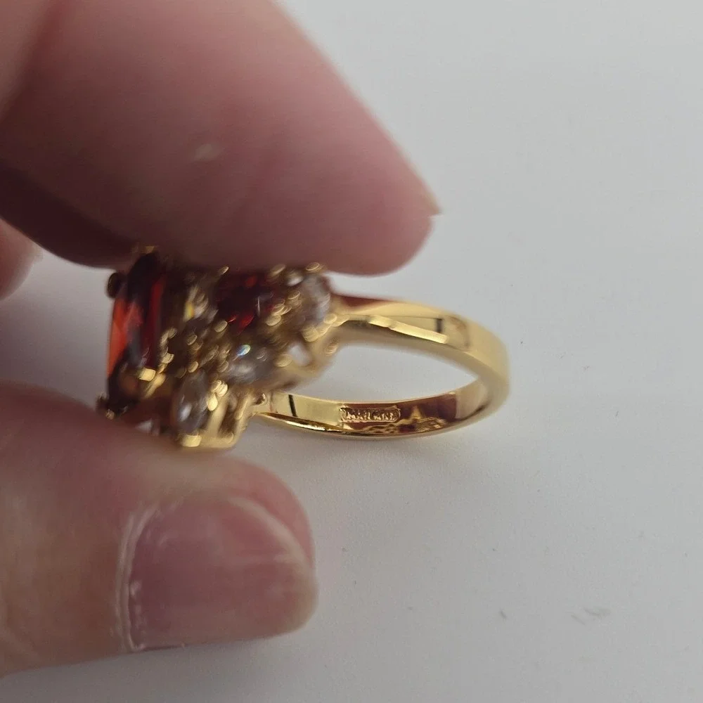 Unbranded Ring Womens 7 Cocktail Red Gold Tone Simulated Garnet EUC